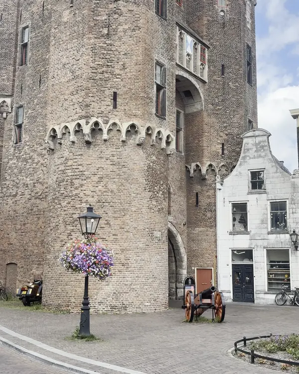 De Sassenpoort, middeleeuwse stadspoort van Zwolle uit 1409